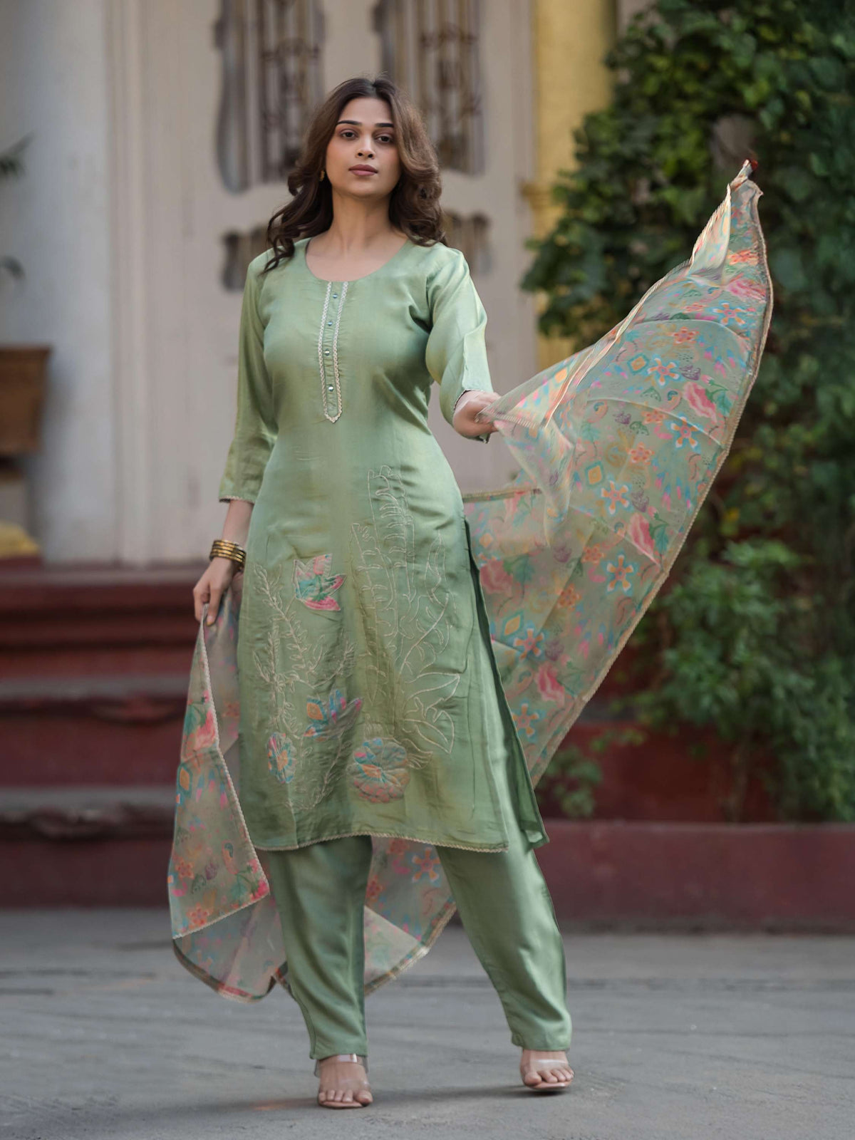 Vana-Chitra Floral Ensemble