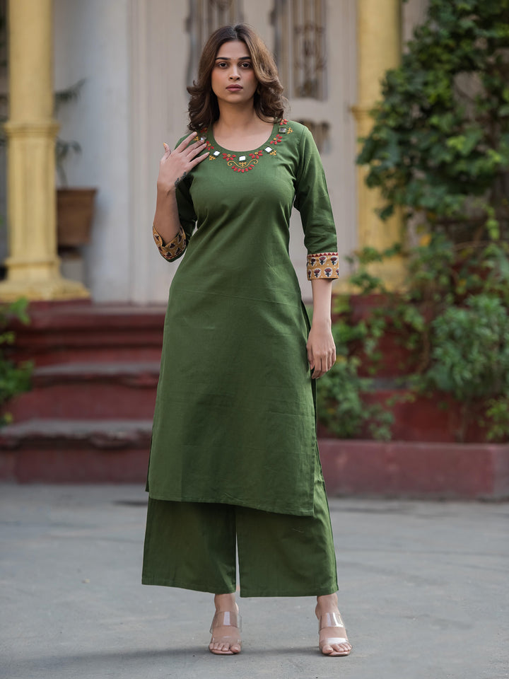 The Mehendi Folklore Suit