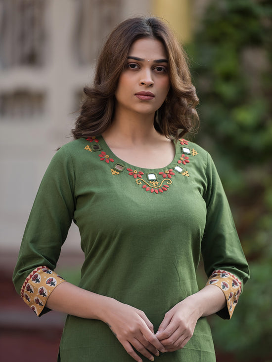 The Mehendi Folklore Suit