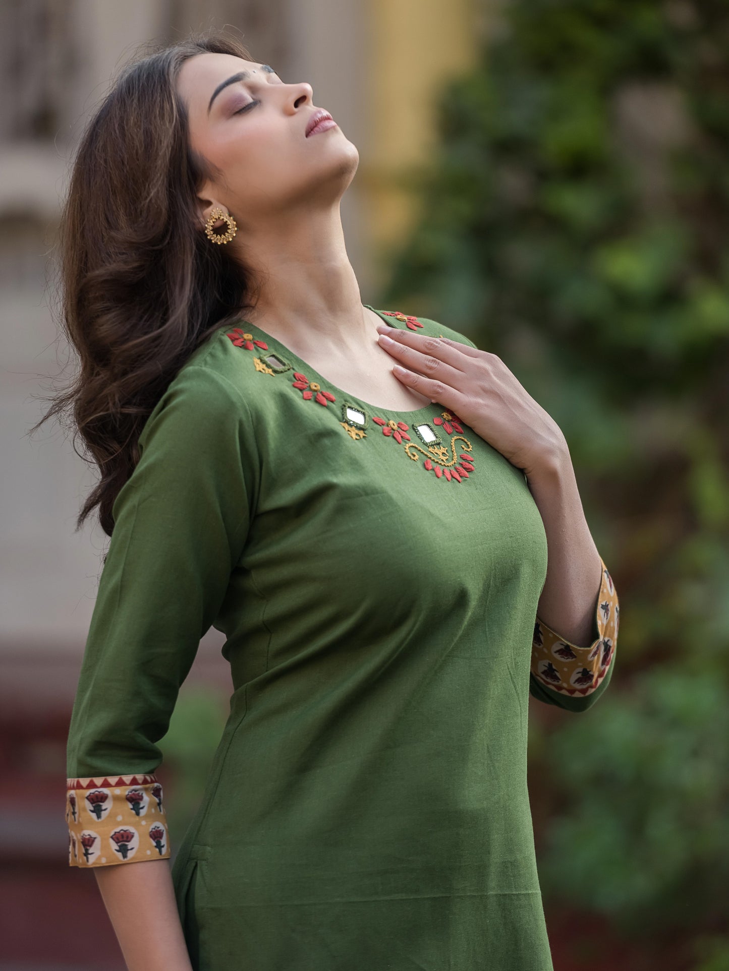 The Mehendi Folklore Suit