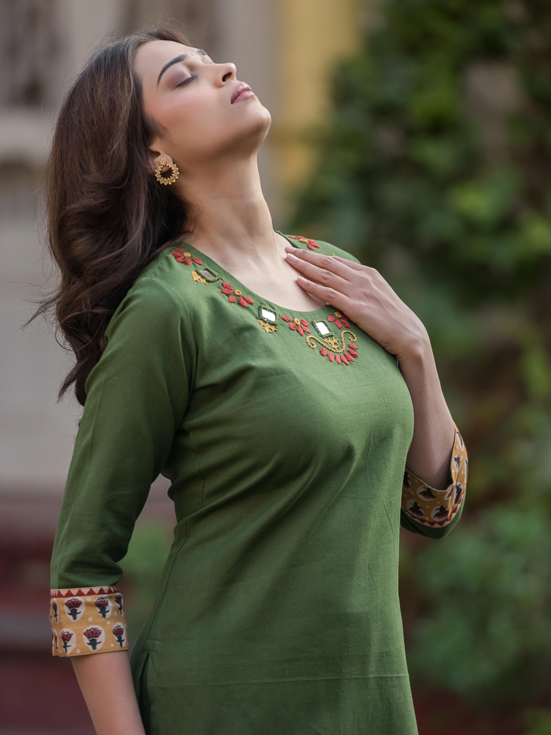 The Mehendi Folklore Suit