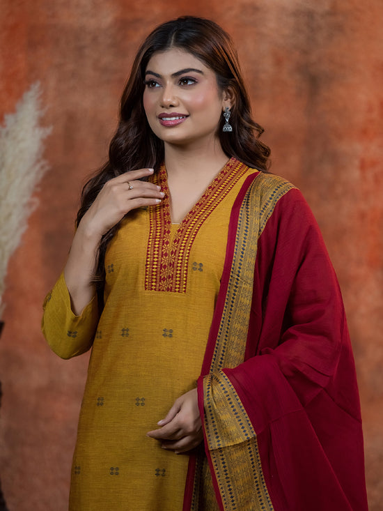 The Suvarna-Sutra Handloom Set