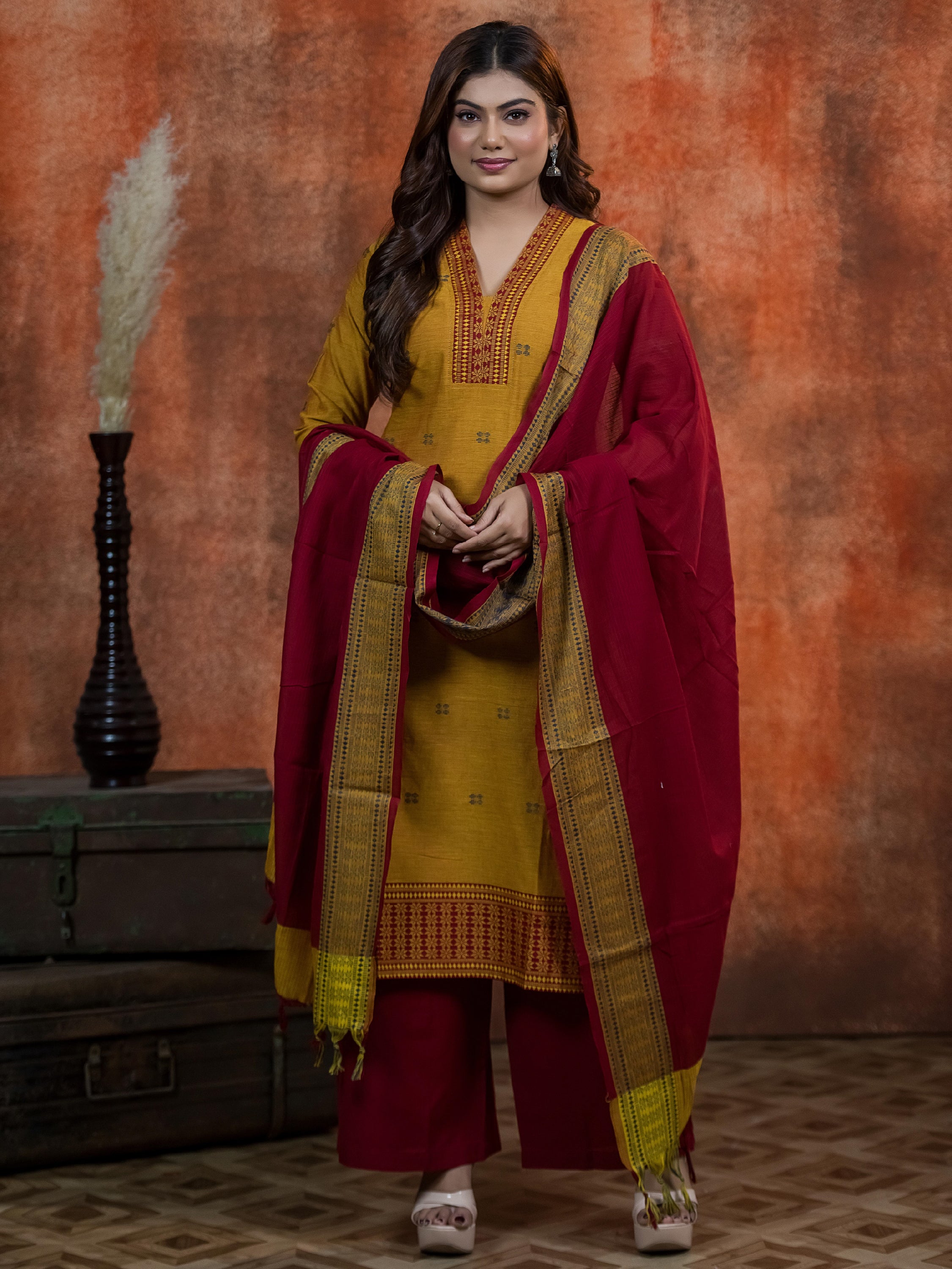 The Suvarna-Sutra Handloom Set