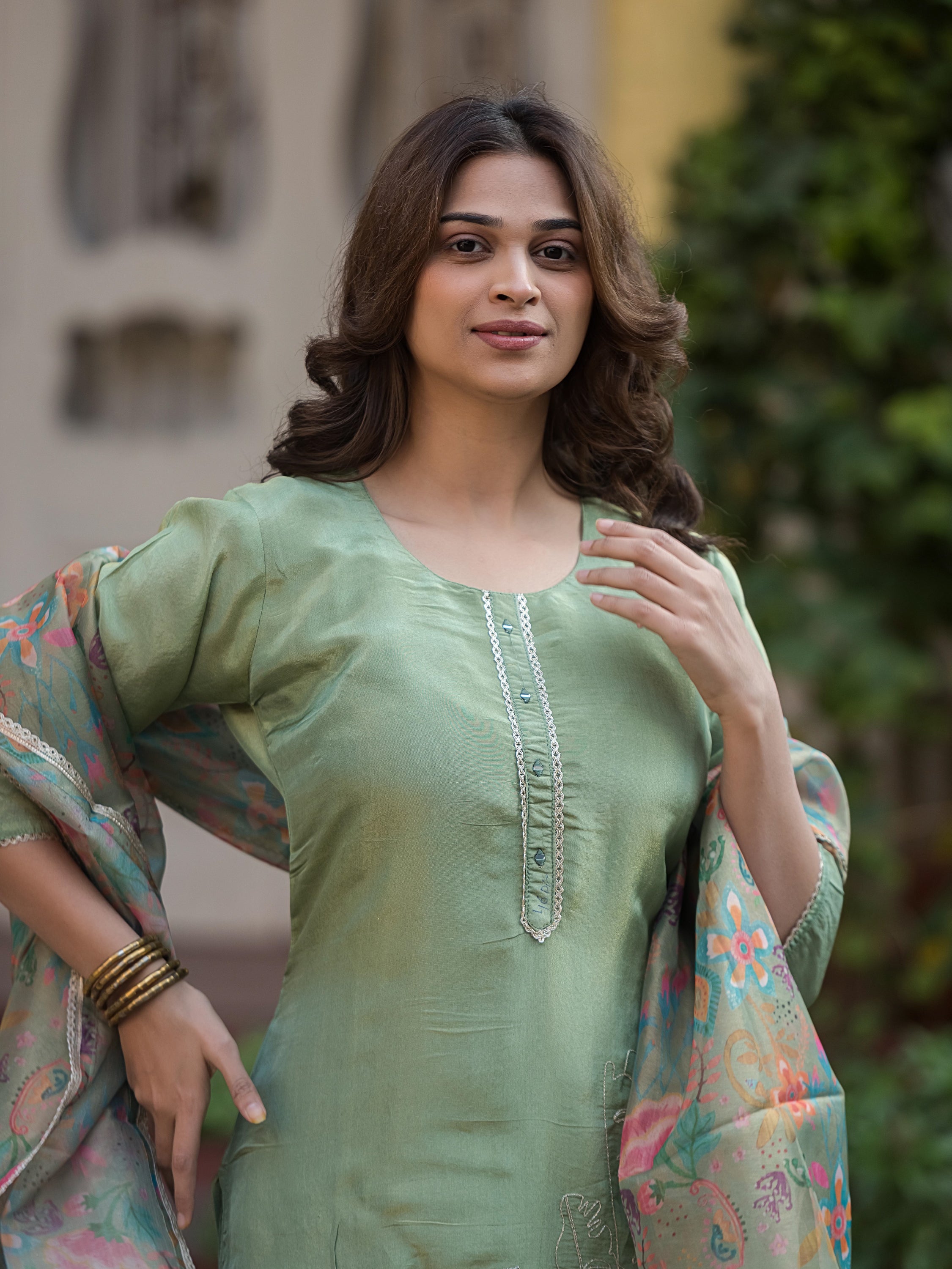 Vana-Chitra Floral Ensemble