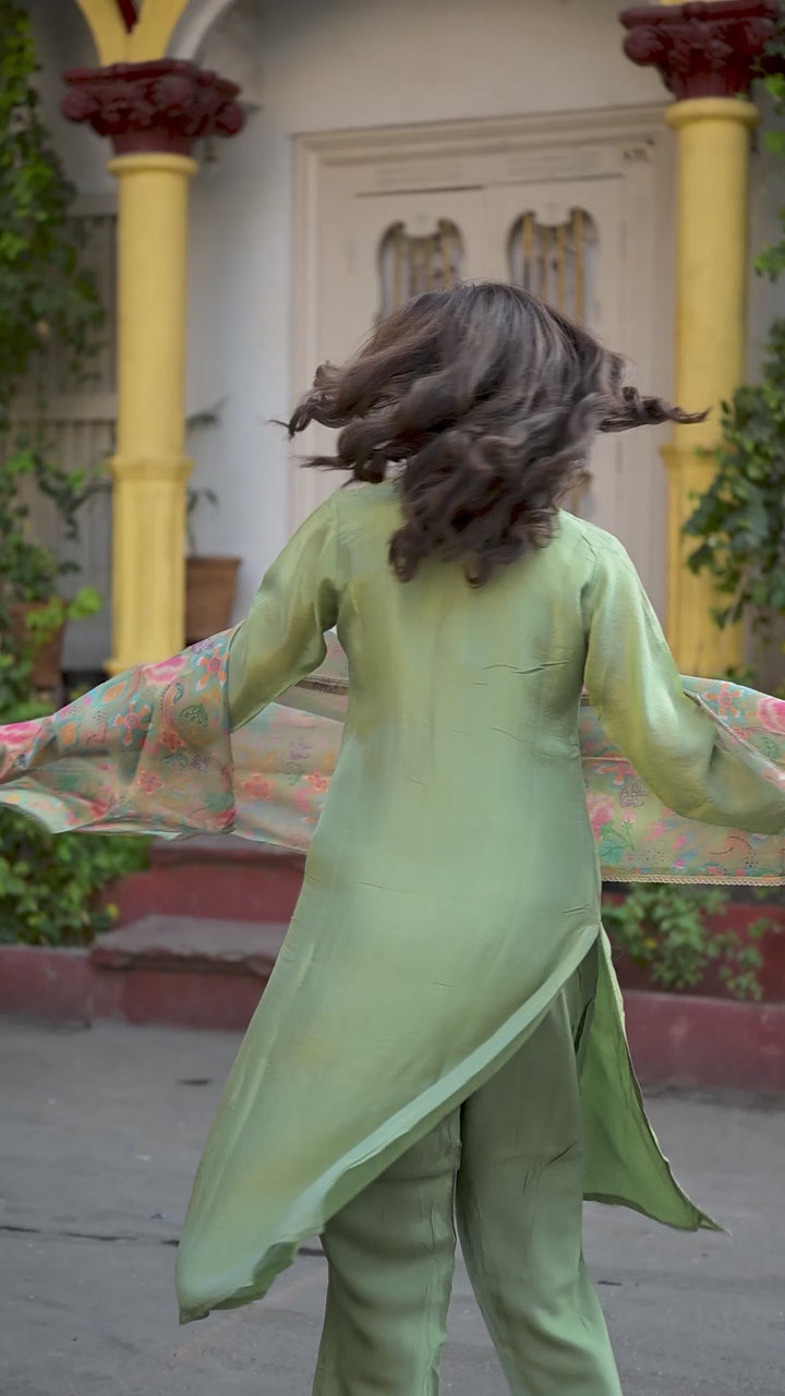 Vana-Chitra Floral Ensemble